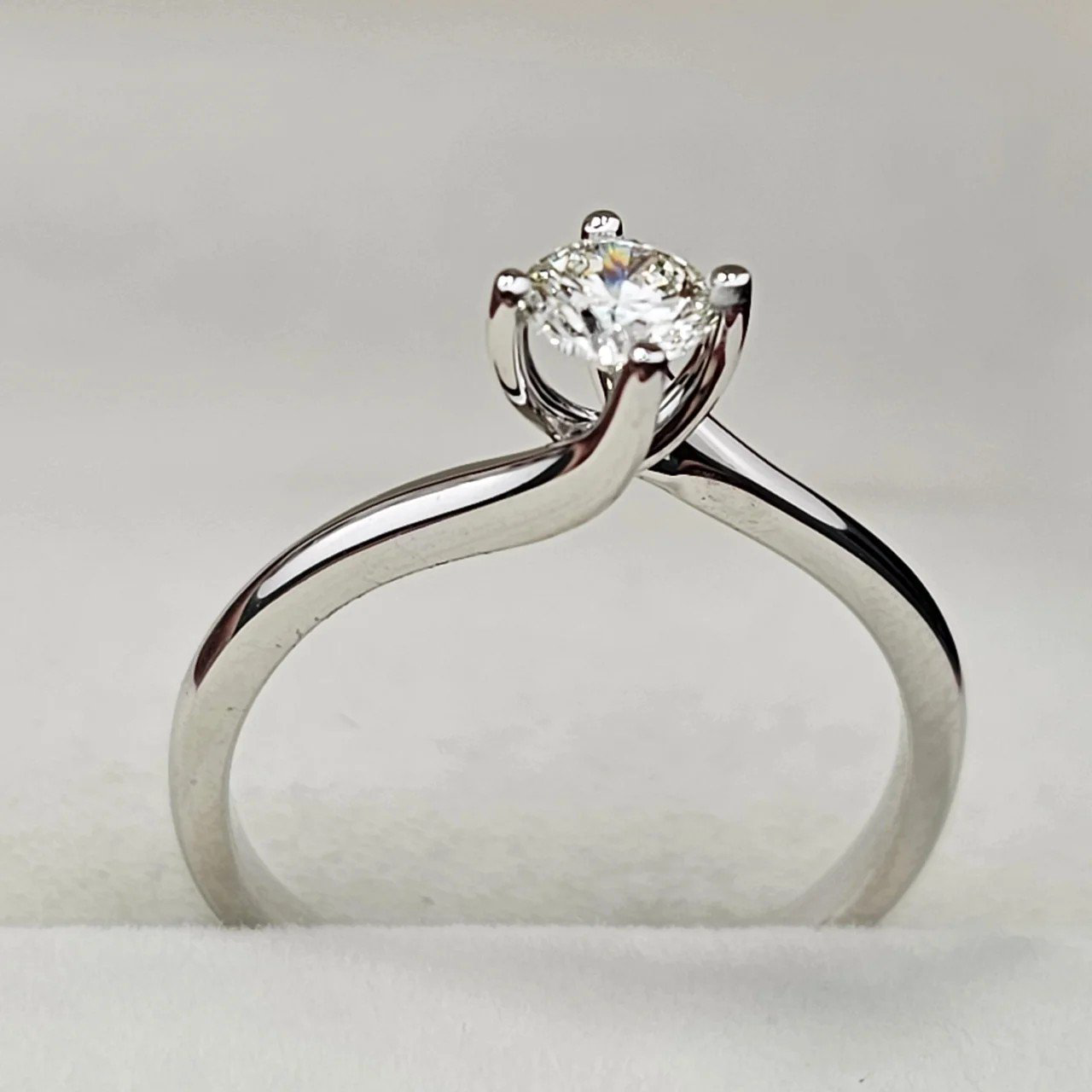 Кольцо Deimantas 108585577 17,5р 2,28гр 0,38ct. купить,NaN