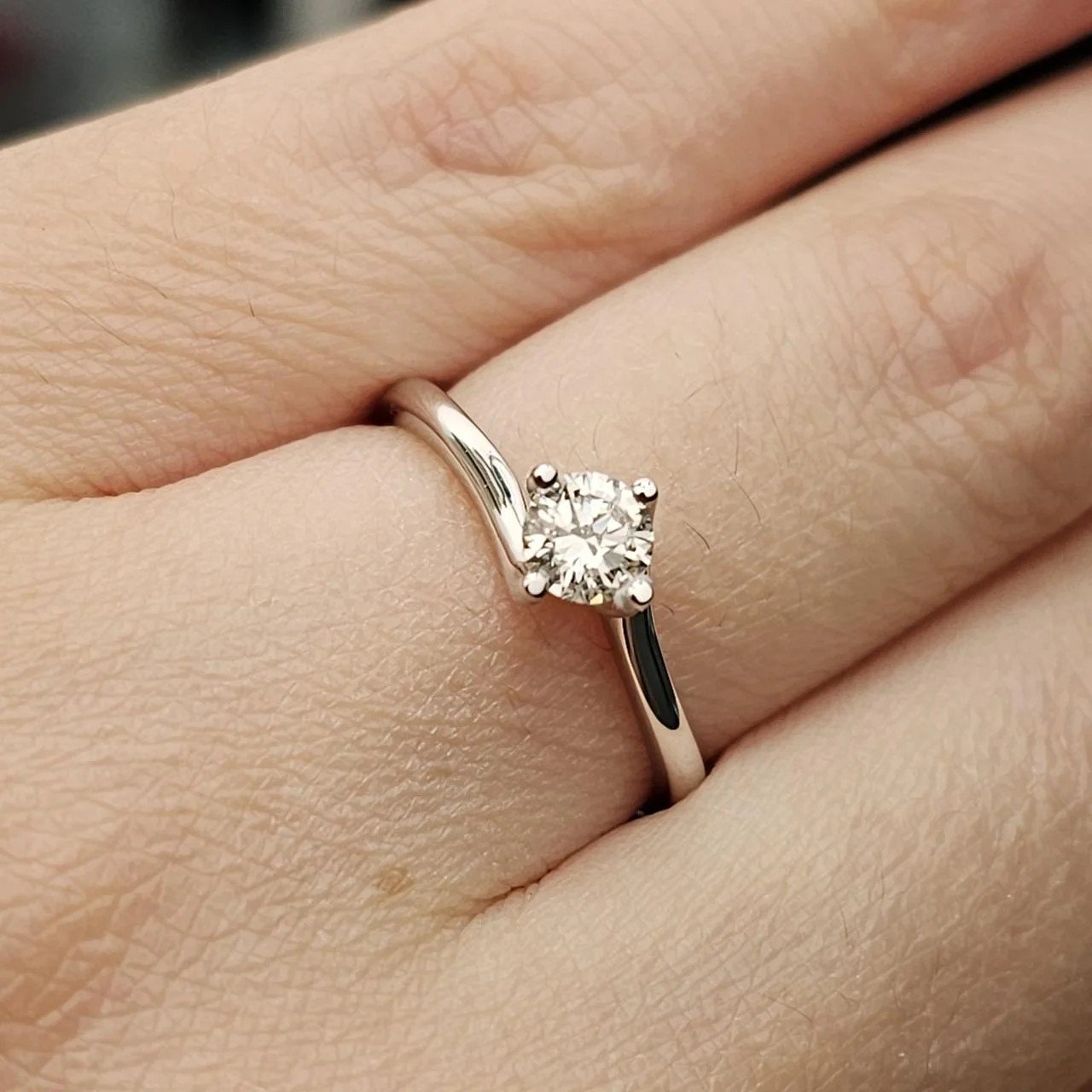 Кольцо Deimantas 108585577 17,5р 2,28гр 0,38ct. купить,NaN