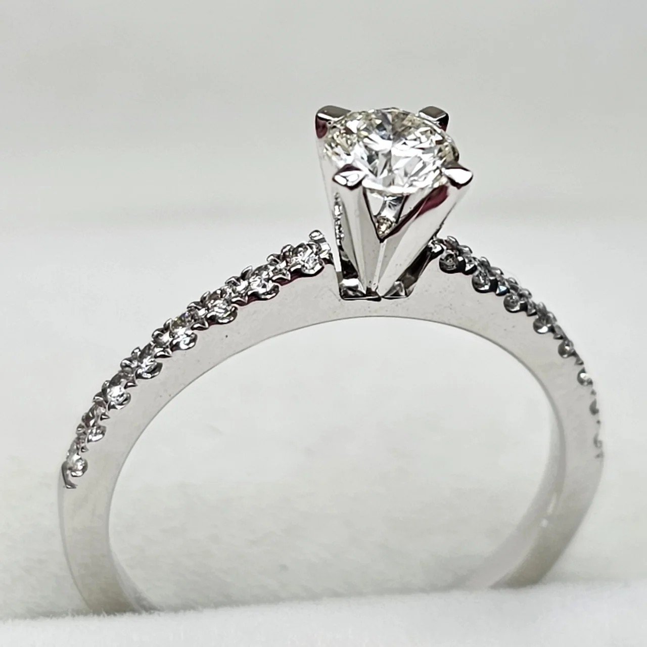 Кольцо Deimantas 108598307 16р 1,82гр 0,46ct. купить,NaN