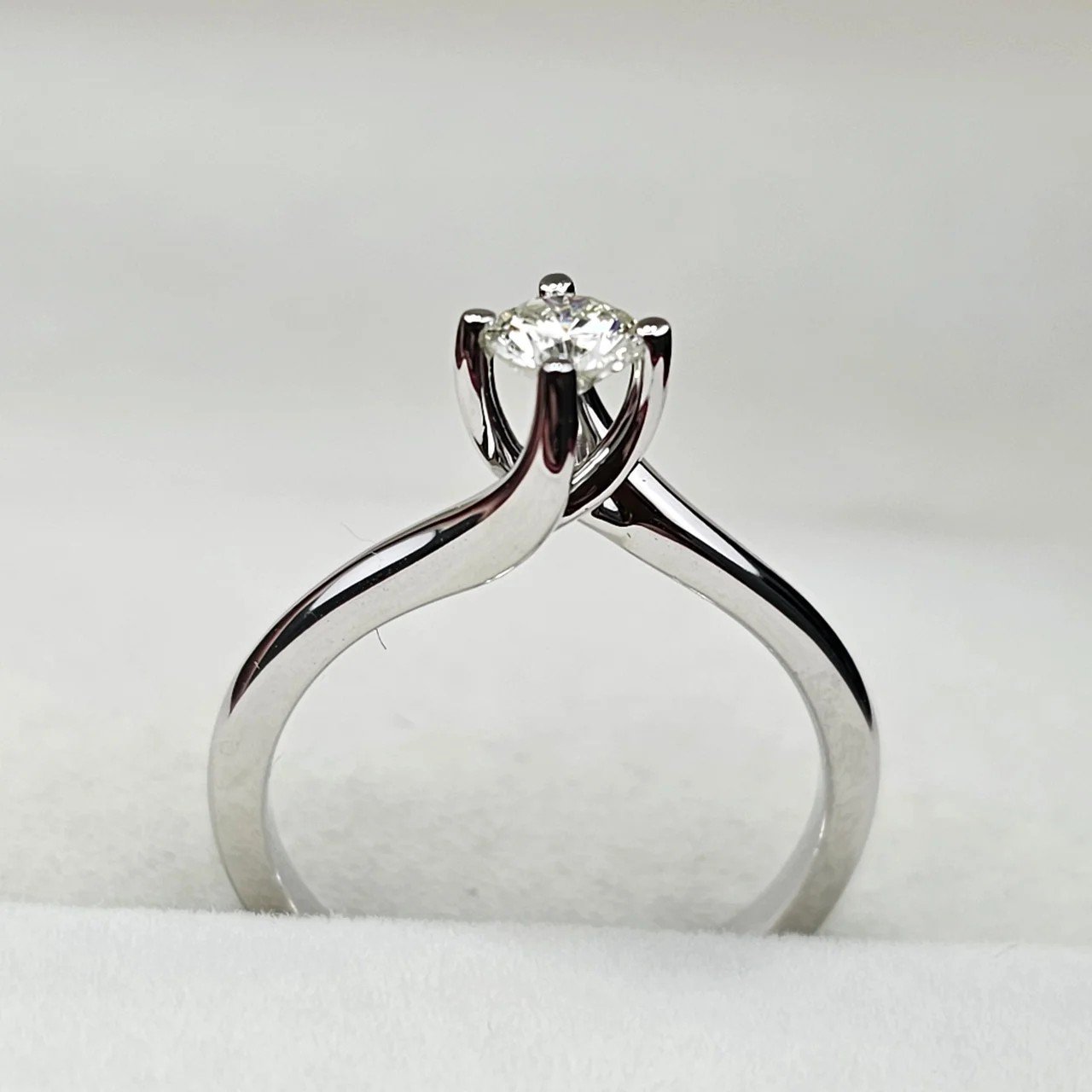 Кольцо Deimantas 108599985 15р 2,08гр 0,24ct. купить,NaN