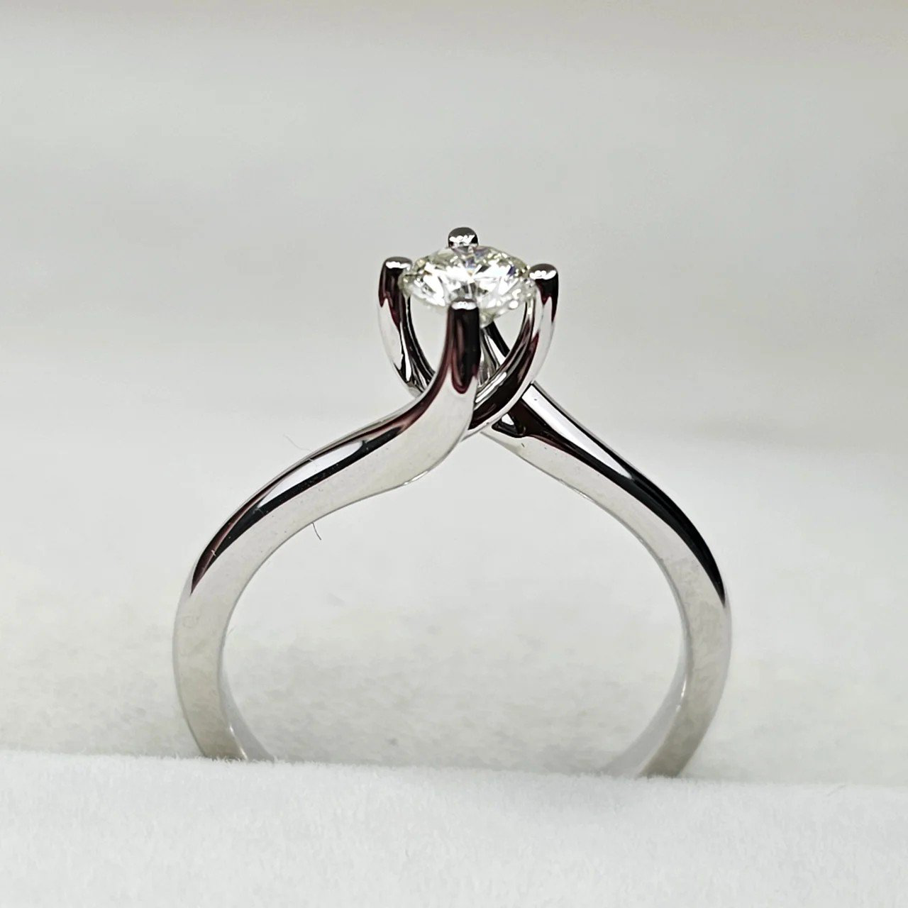 Кольцо Deimantas 108599985 15р 2,08гр 0,24ct. купить,NaN