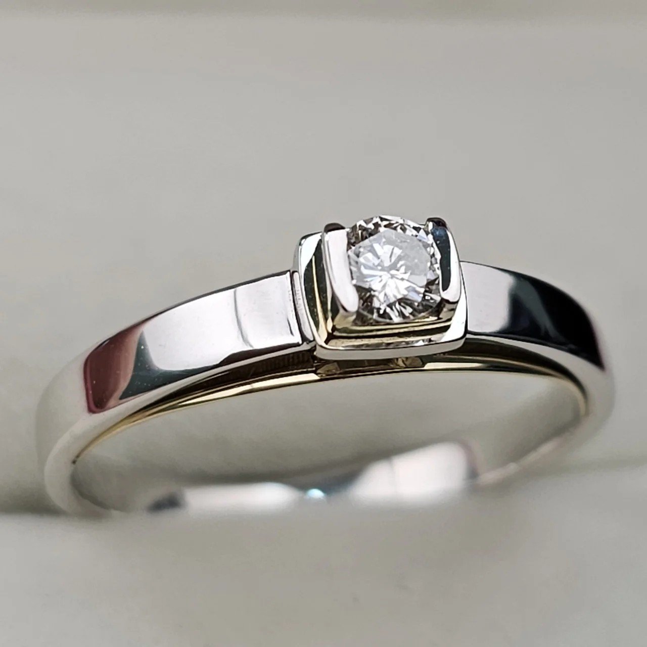 Кольцо Deimantas 108562922 18,5р 2,9гр 0,18ct. купить,NaN