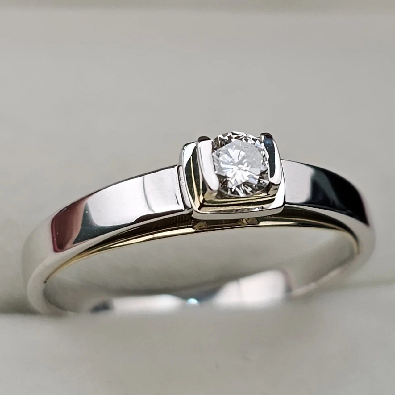 Кольцо Deimantas 108562922 18,5р 2,9гр 0,18ct. купить,NaN