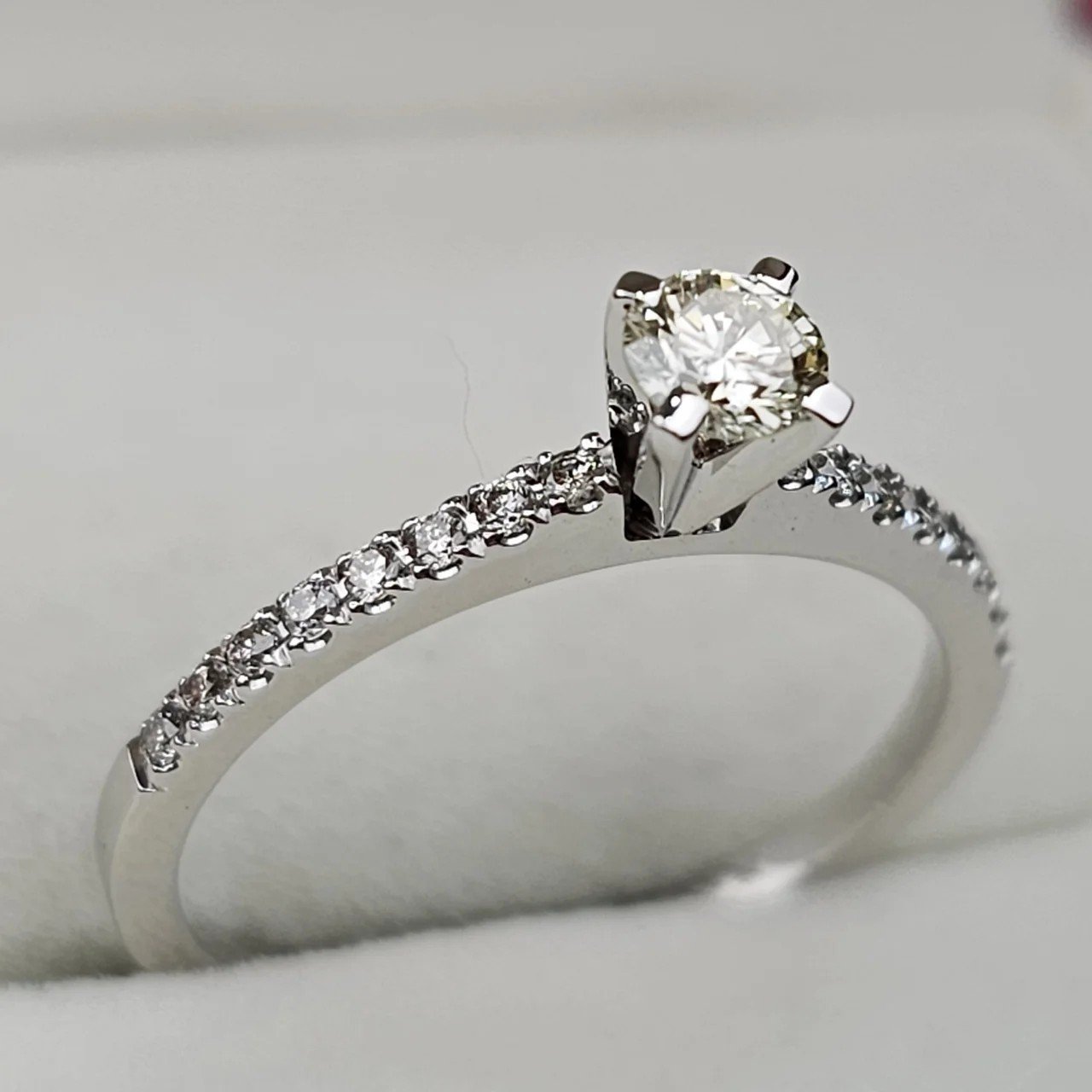 Кольцо Deimantas 108599957 17,5р 1,91гр 0,4ct. купить,NaN