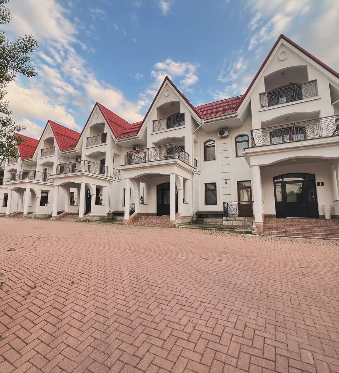 Five Villas Hotel