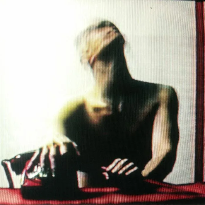 STATIC DRESS — Rouge Carpet Disaster (B-STOCK)