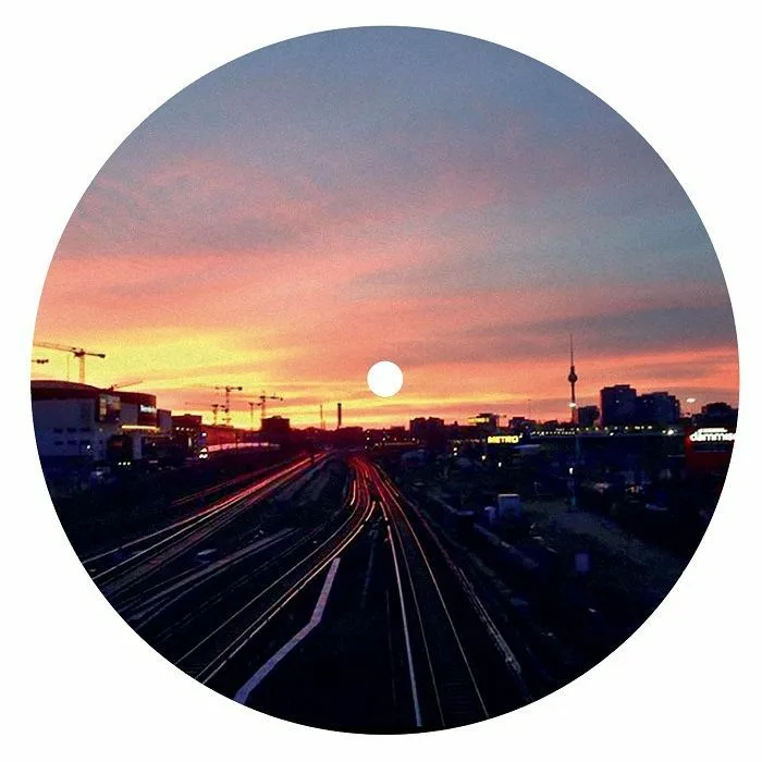 Лицевая сторона обложки — GRATTS presents TRACKHEAD T — Klub Romance