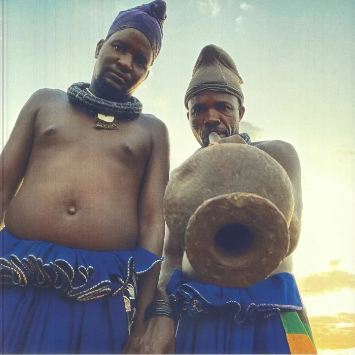 Обратная сторона обложки — VARIOUS — Himba Hymn: Ghosts Of Namibia's Skeleton Coast