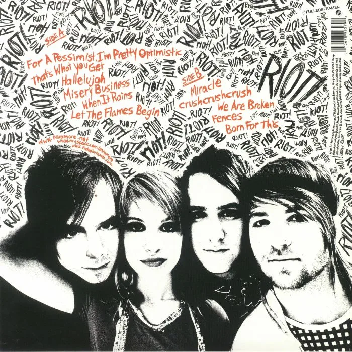 Обратная сторона обложки — PARAMORE — Riot!