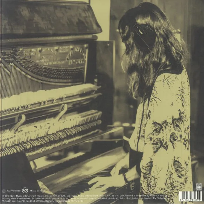 Back cover — Natalia LAFOURCADE — Hasta La Raiz (reissue)