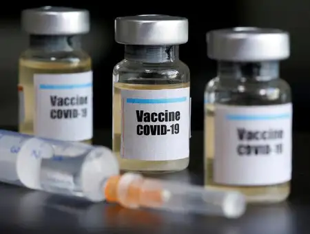 Прививка противопоказана детям и пожилым людям