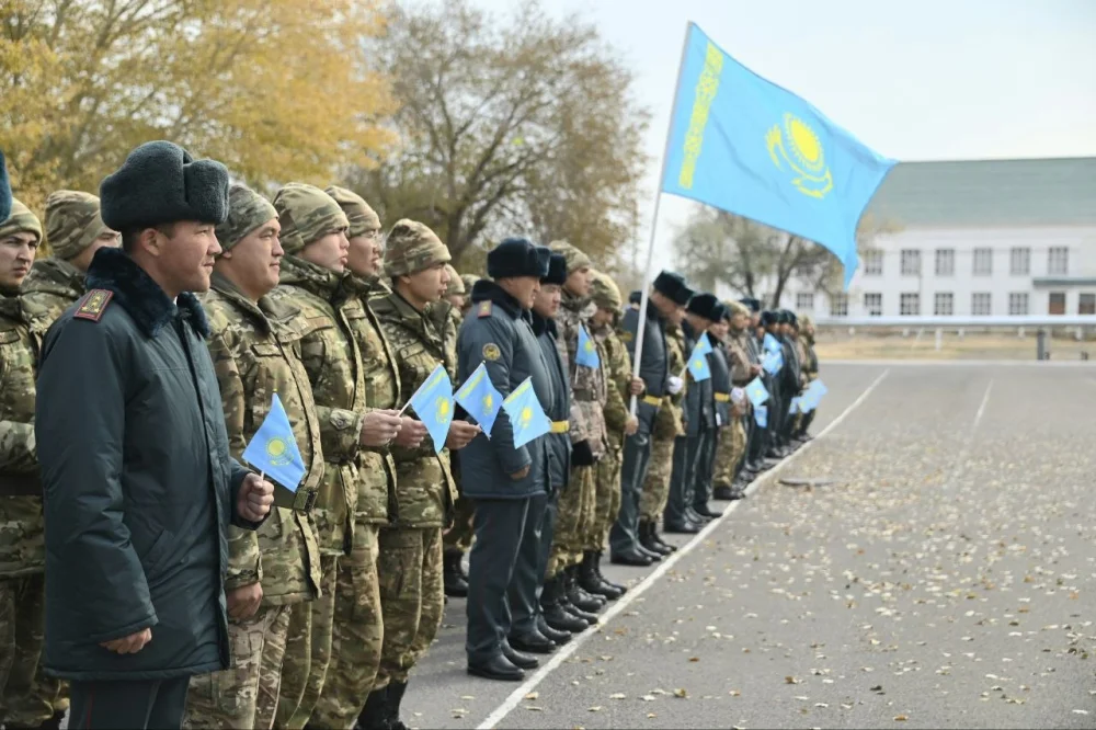 Республика күніне орай Қарулы күштерде Мемлекеттік Ту көтерілді — Фотосурет 3