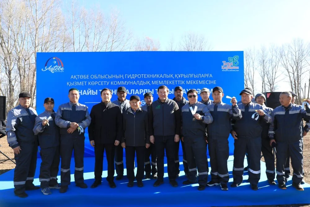 Ақтөбе облысының гидротехникалық құрылыстарына қызмет көрсететін жаңа техникалардың кілттері табысталды — Фотосурет 7