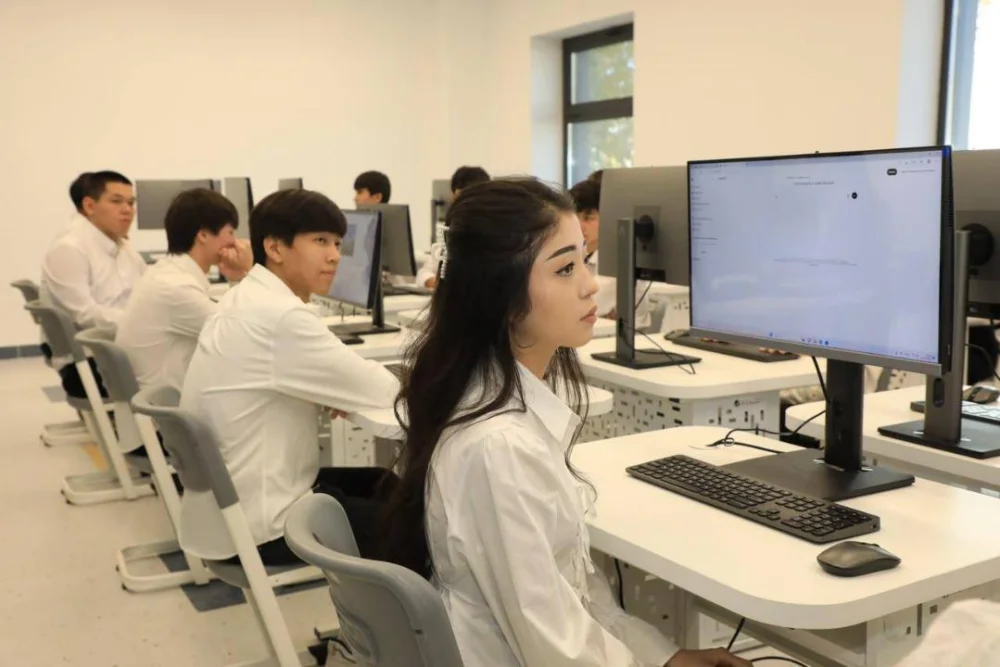 В Актобе открылся AQTOBE IT HUB, где можно бесплатно осваивать современные IT-технологии — Фото 11