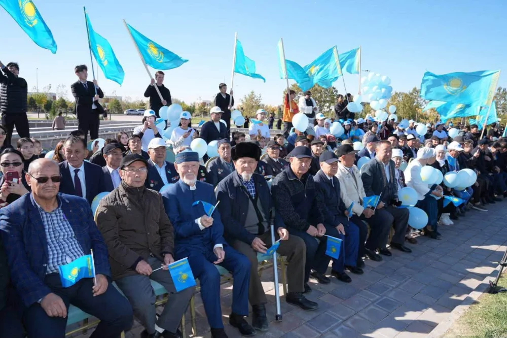 ТҮРКІСТАНДА КӨК ТУ КӨККЕ КӨТЕРІЛІП, КӨК БАЙРАҚҚА ҚҰРМЕТ КӨРСЕТІЛДІ — Фотосурет 8