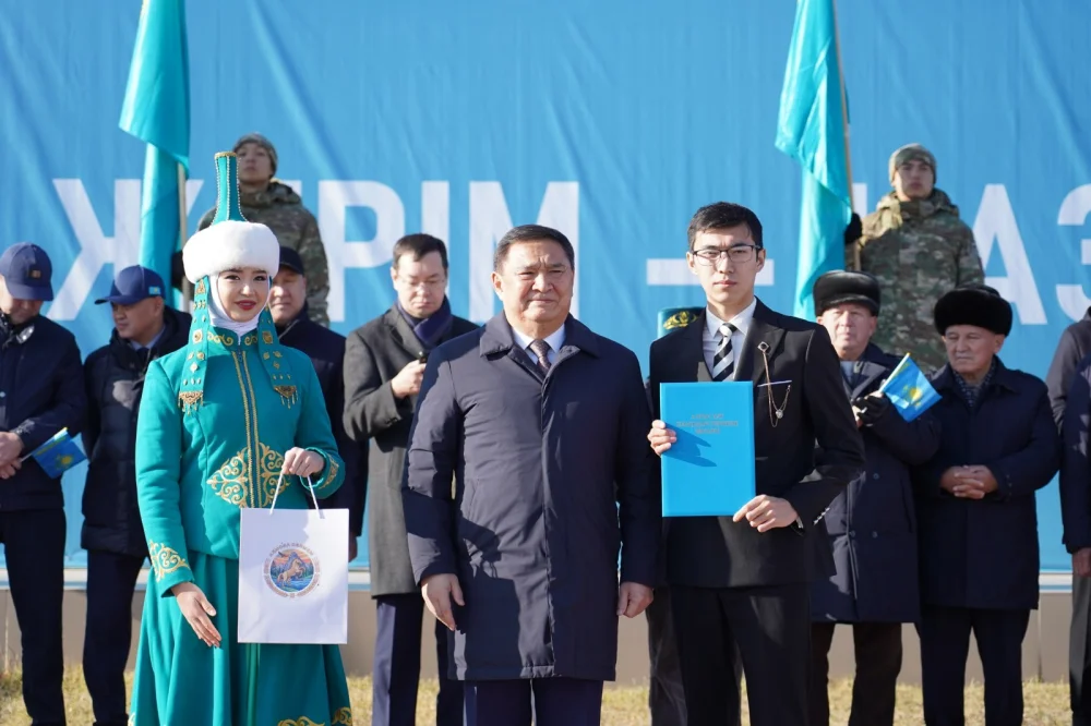 Көкшетауда Республика күніне орай Мемлекеттік Ту көтерілді — Фотосурет 6