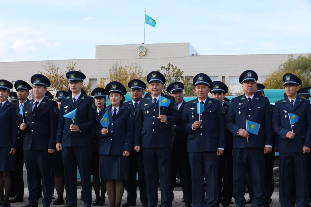 Ақтауда республика күніне орай мемлекеттік ту көтеру рәсімі өтті — Фотосурет 6