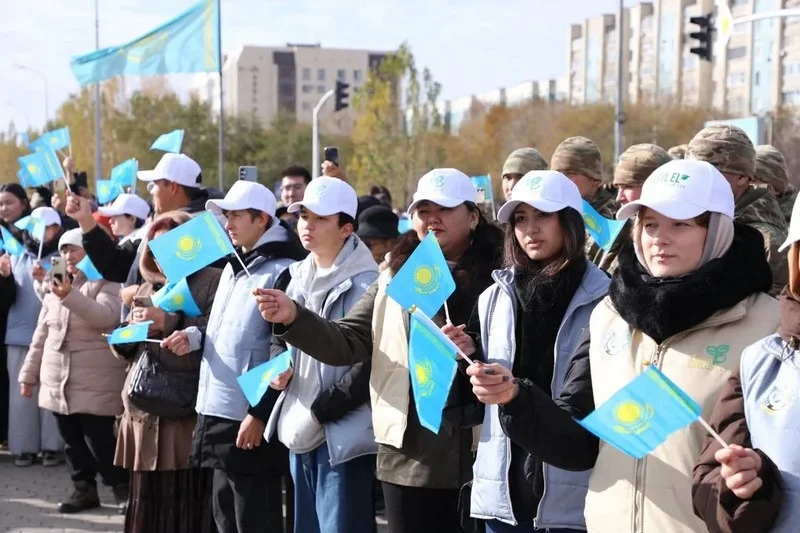Қарағандыда Республика күніне орай Мемлекеттік Ту көтерілді