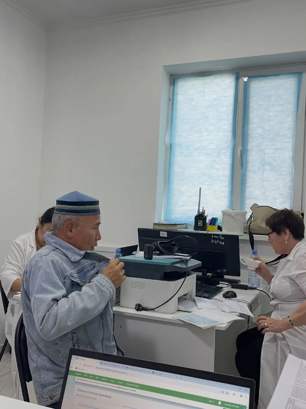 Медицина қызметкерлерімен жұмыс кездесуі және жүрмелі медициналық-әлеуметтік сараптама өткізу. — Фотосурет 3