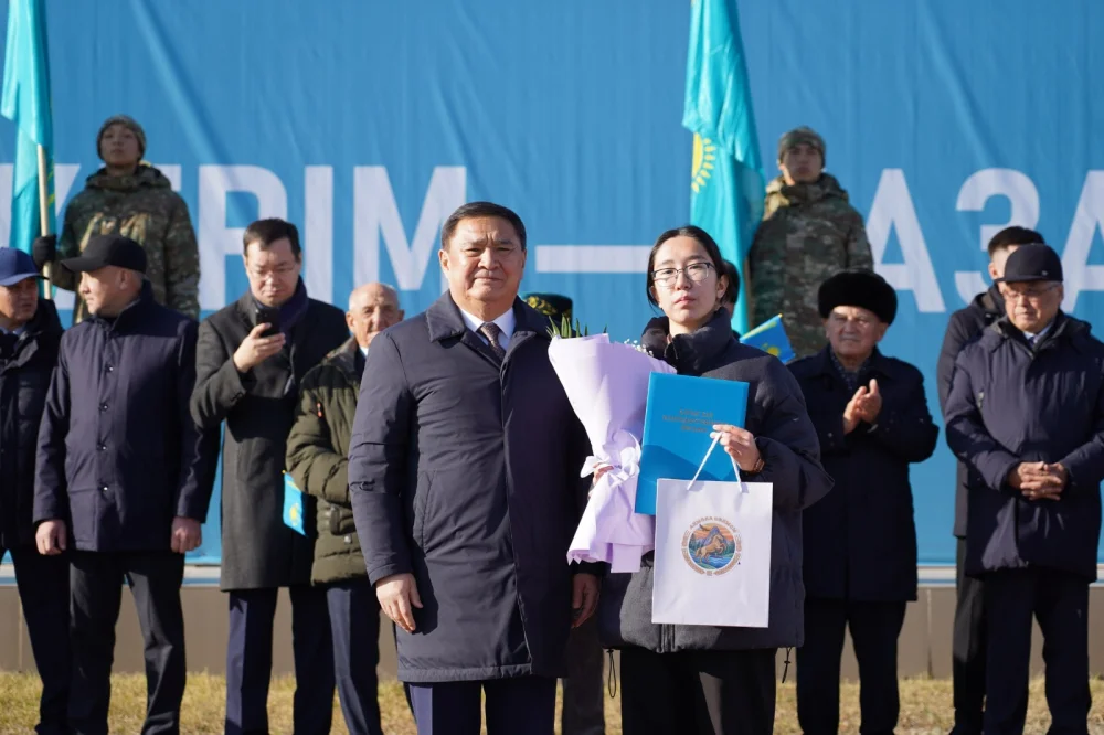 Көкшетауда Республика күніне орай Мемлекеттік Ту көтерілді — Фотосурет 4