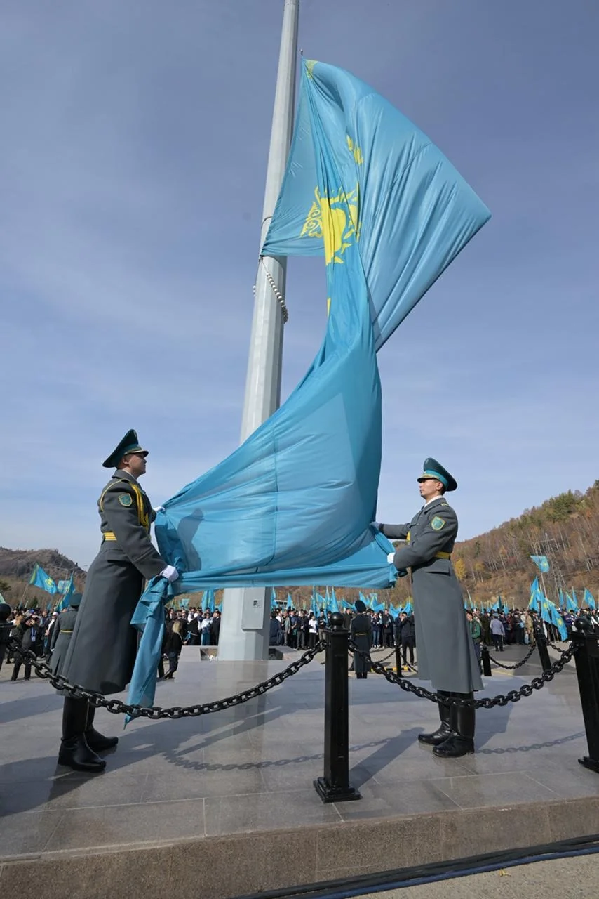 Алматыда Республика күніне орай мың жас флешмобқа қатысты — Фотосурет 8
