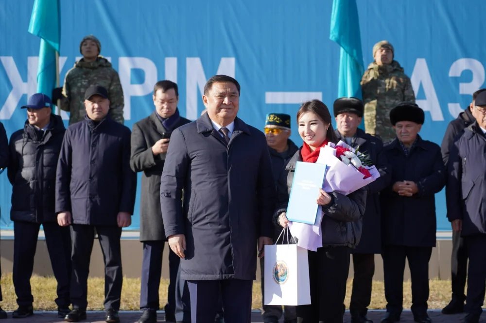Көкшетауда Республика күніне орай Мемлекеттік Ту көтерілді — Фотосурет 5