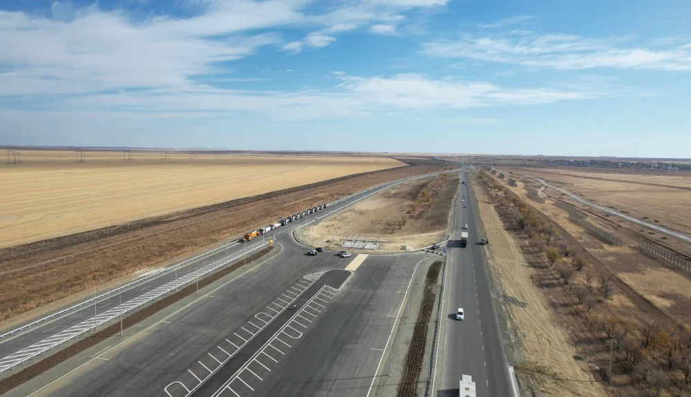 В Актюбинской области открыли 28 километров четырехполосной трассы «Актобе – Карабутак – Улгайсын» — Фото 5