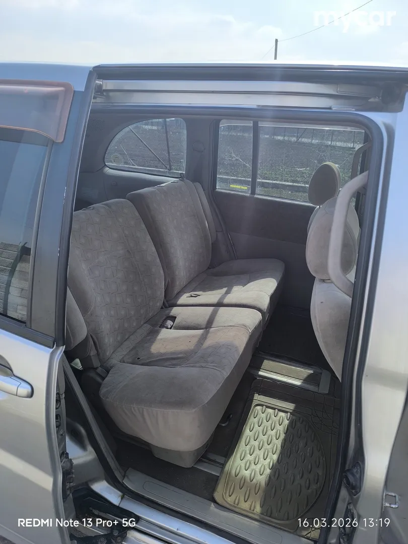 Nissan Liberty, 2002