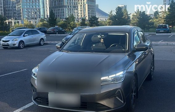 Geely Emgrand 2025