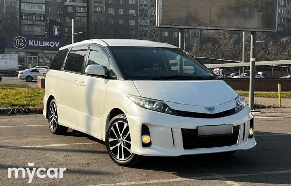 Toyota Estima 2013
