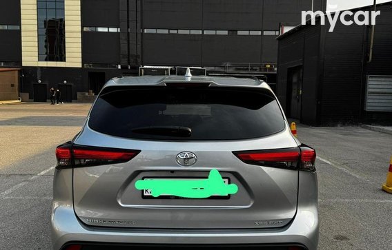 Toyota Highlander 2021