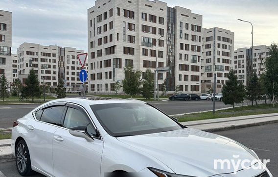 Lexus ES 2021