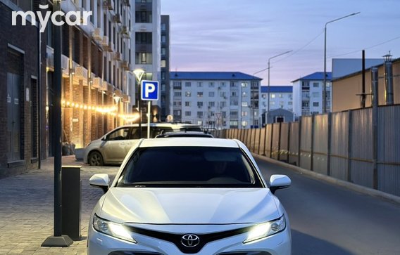 Toyota Camry 2019