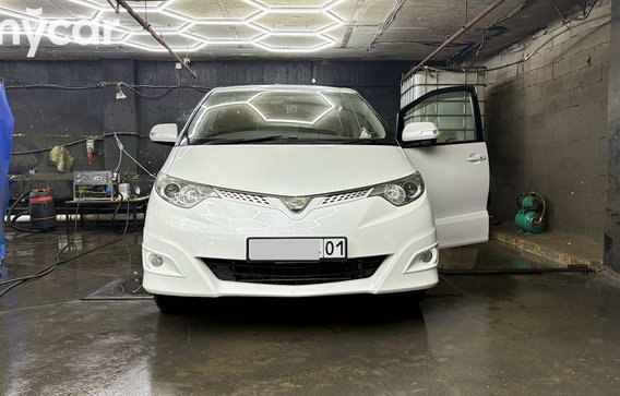 Toyota Estima 2010