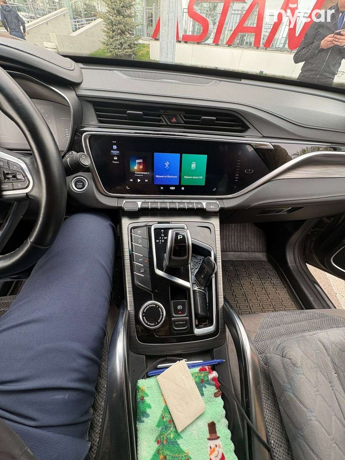 Geely Azkarra 2022