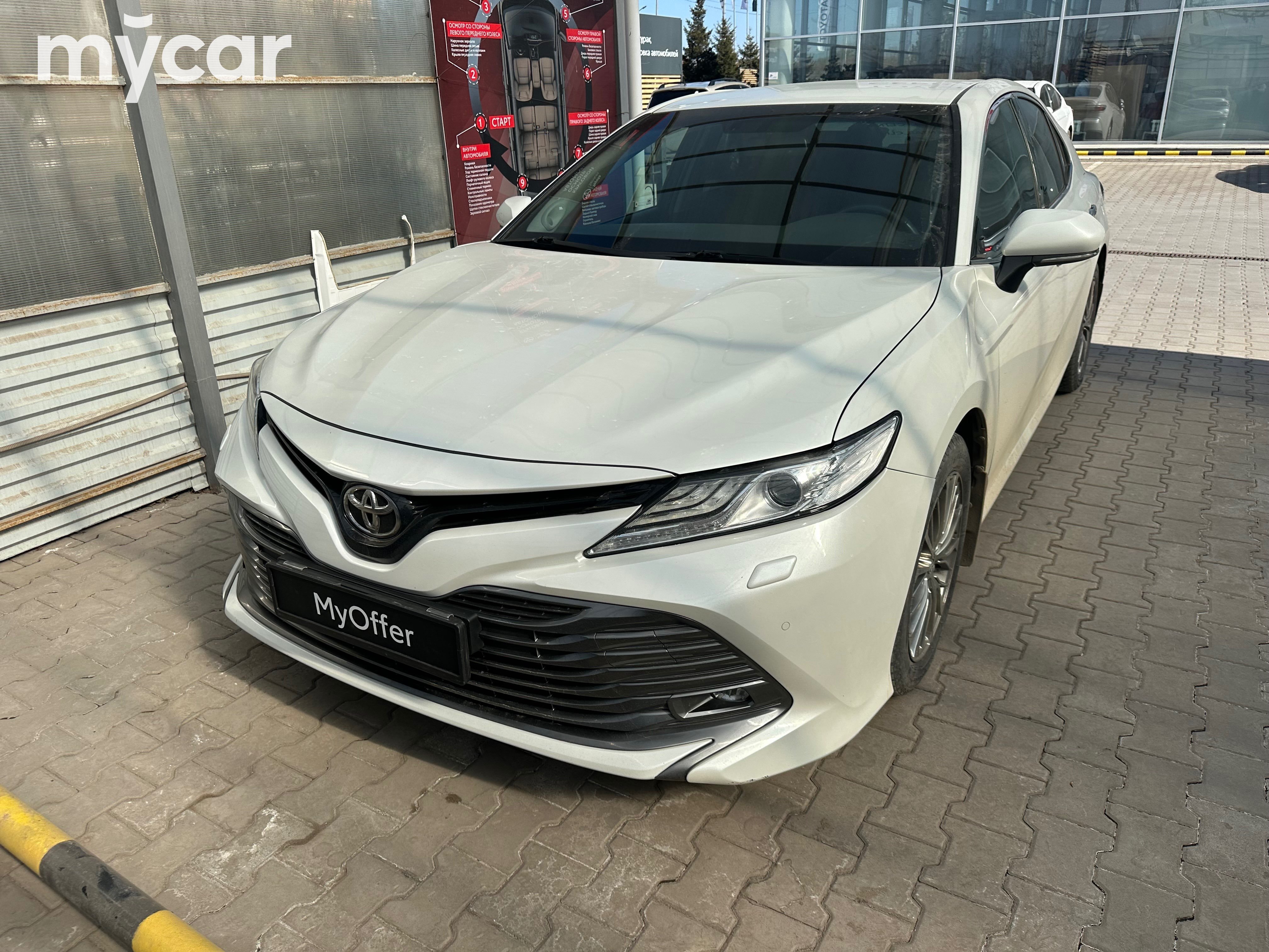Toyota Camry 2019