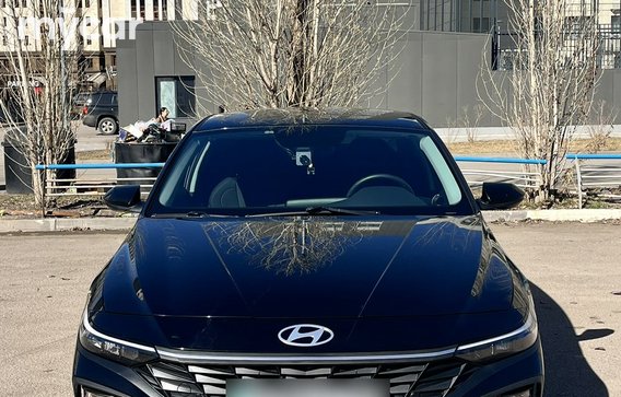 Hyundai Elantra 2024