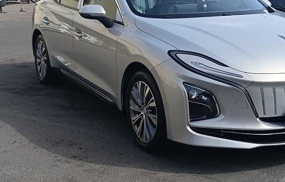 Hongqi E-QM5 2024