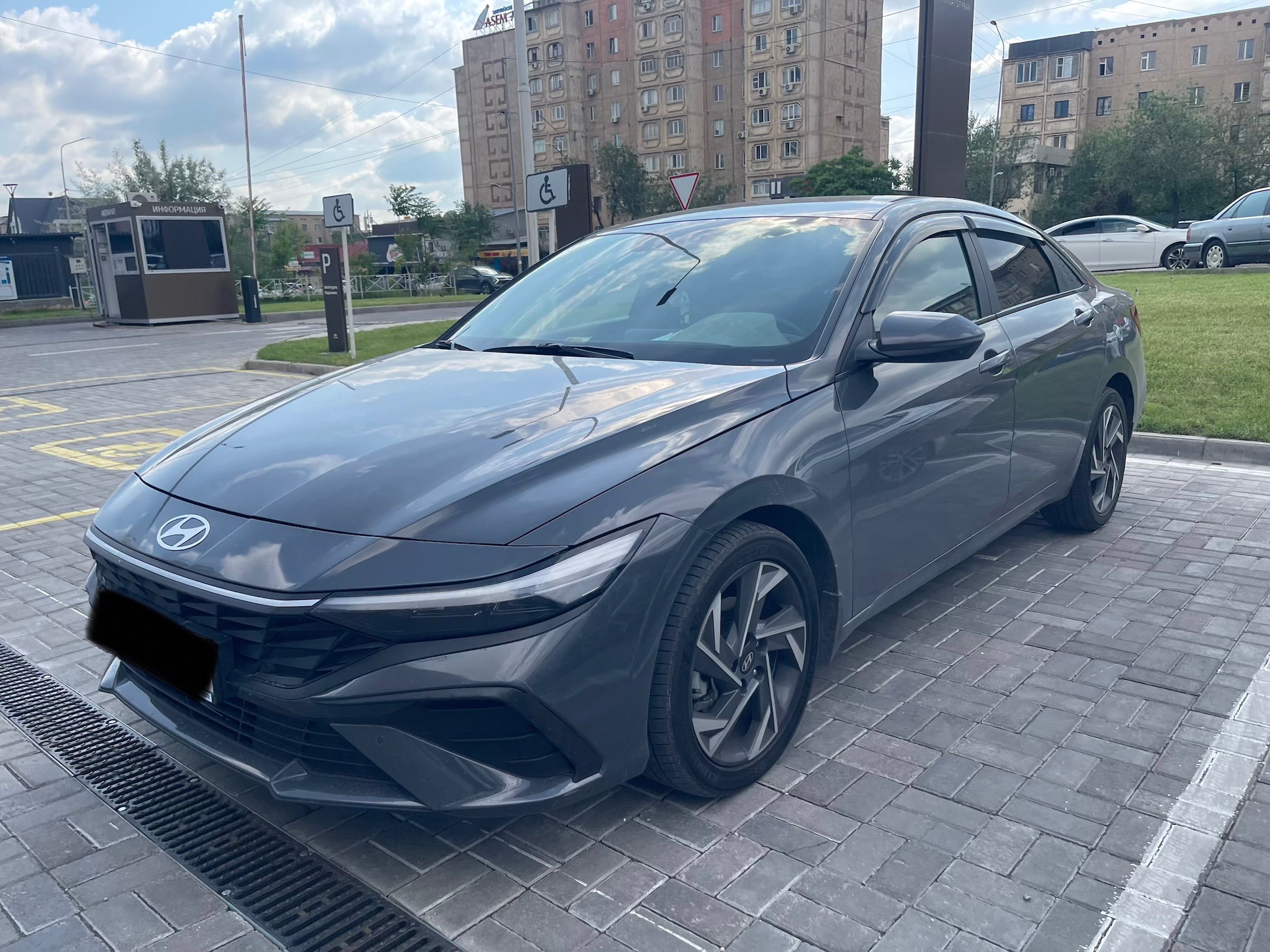 Hyundai Elantra 2023