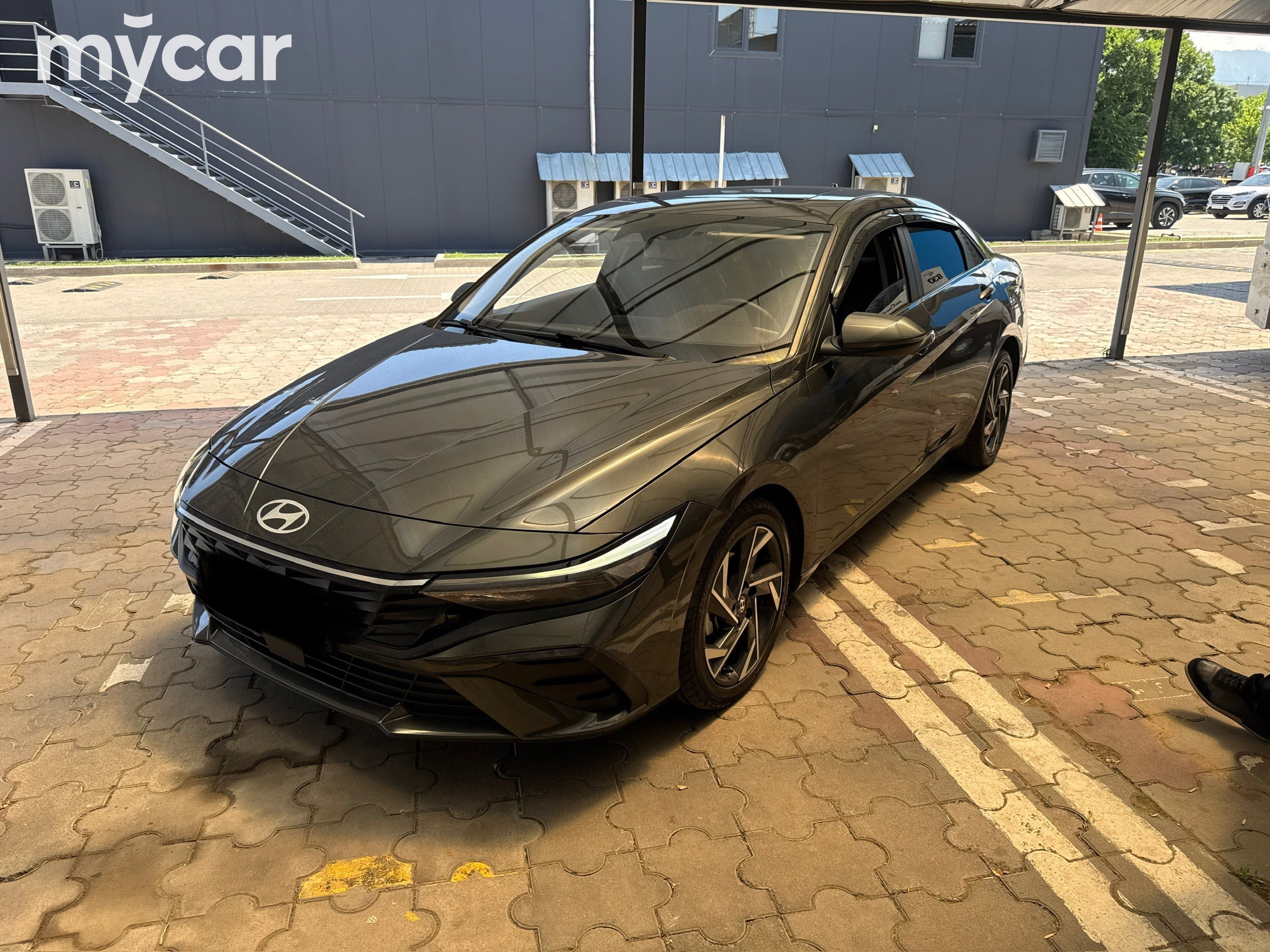 Hyundai Elantra 2024