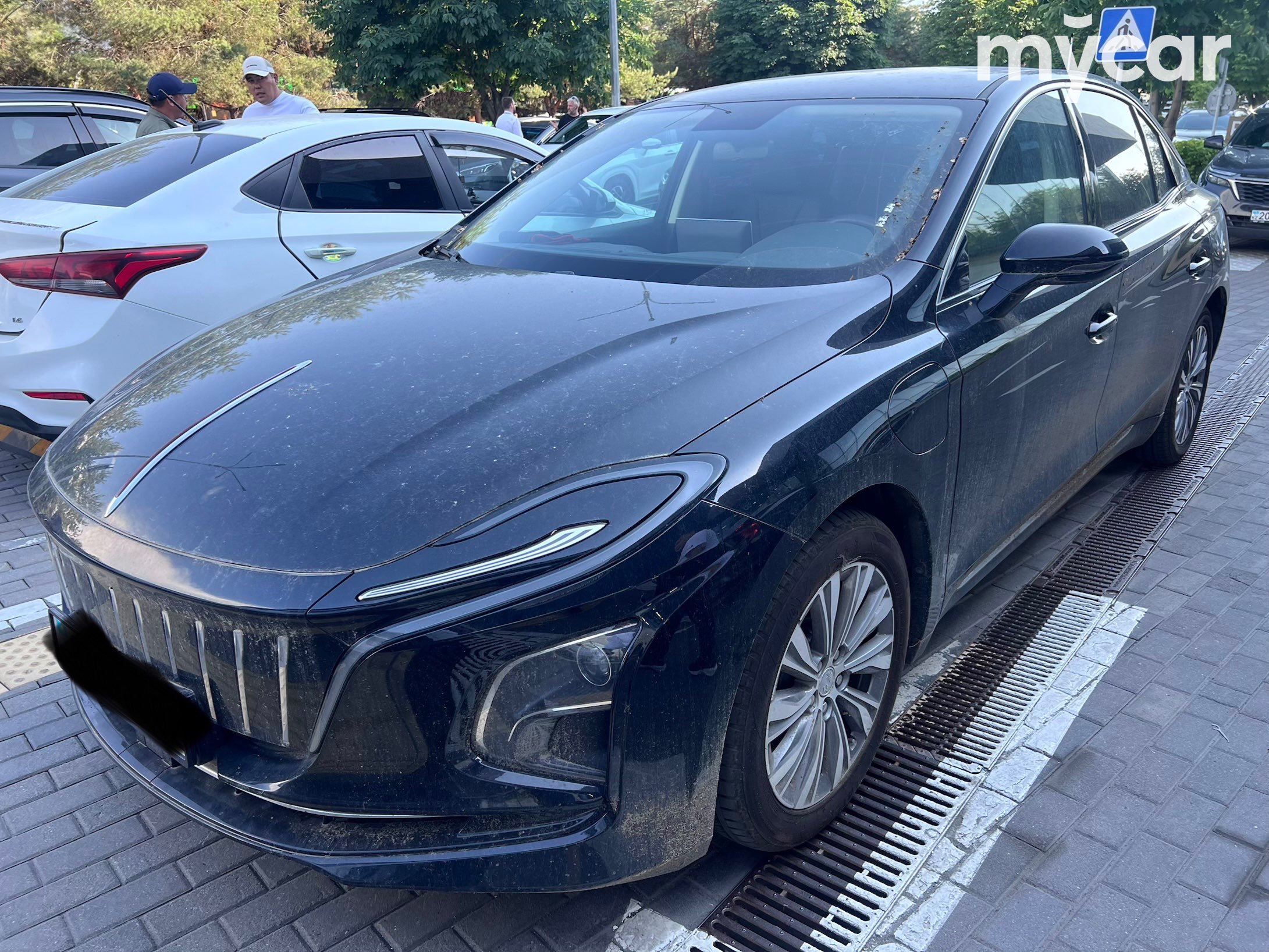 Hongqi E-QM5 2024
