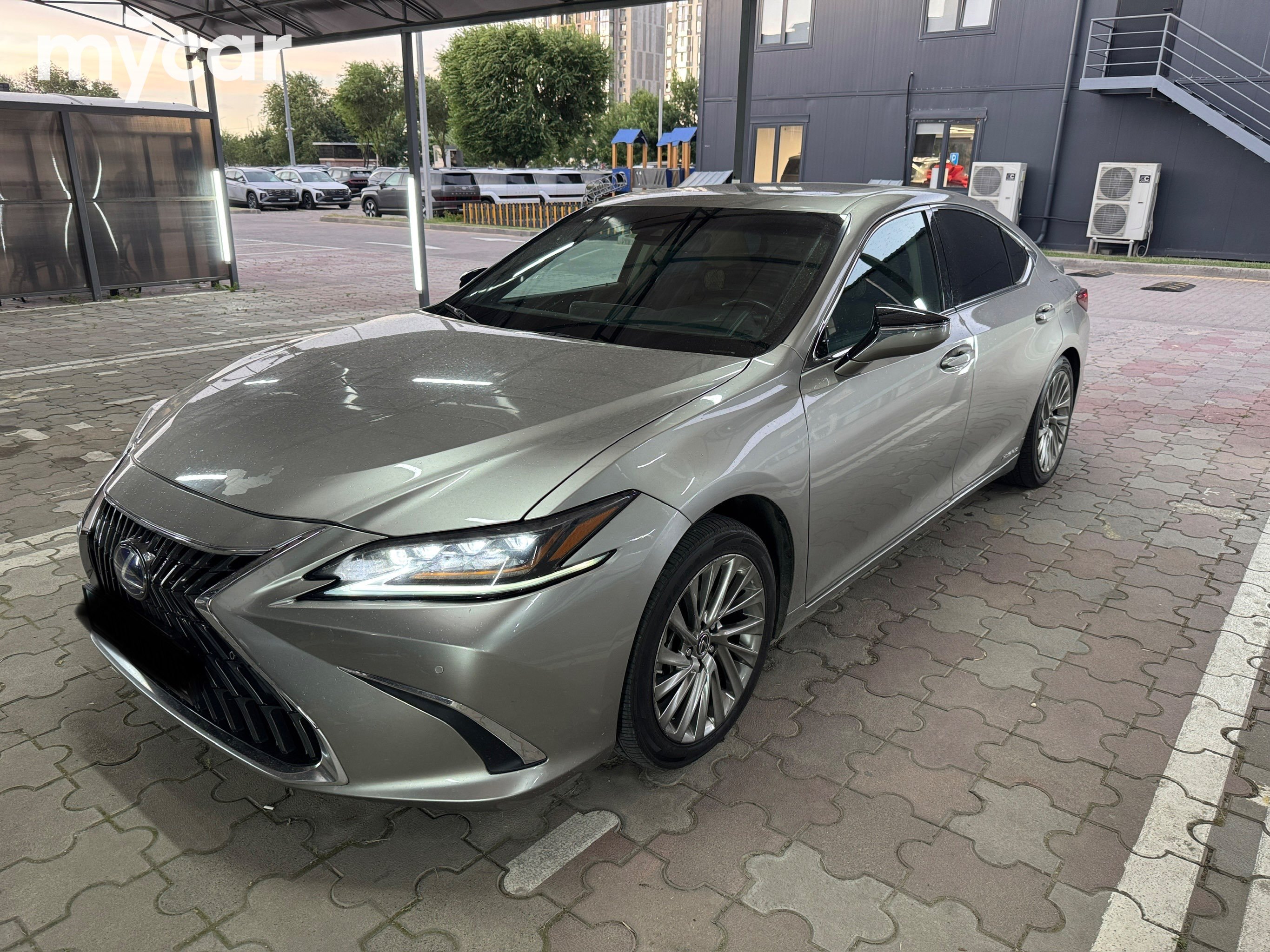 Lexus ES 2021