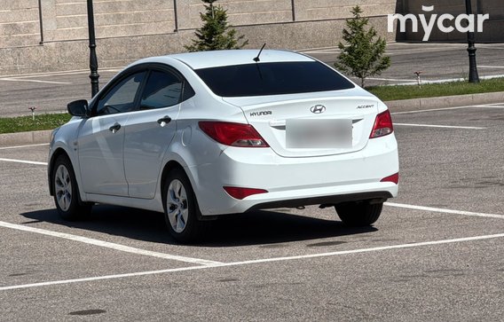 Hyundai Accent 2015