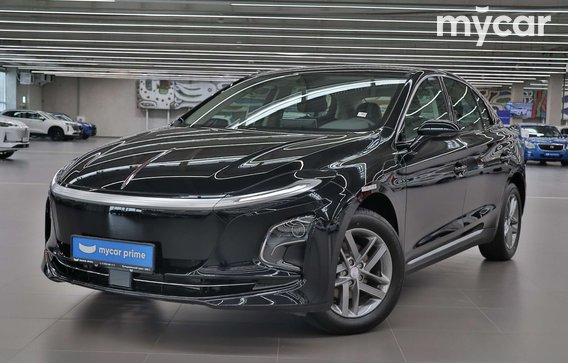 Hongqi E-QM5 2025