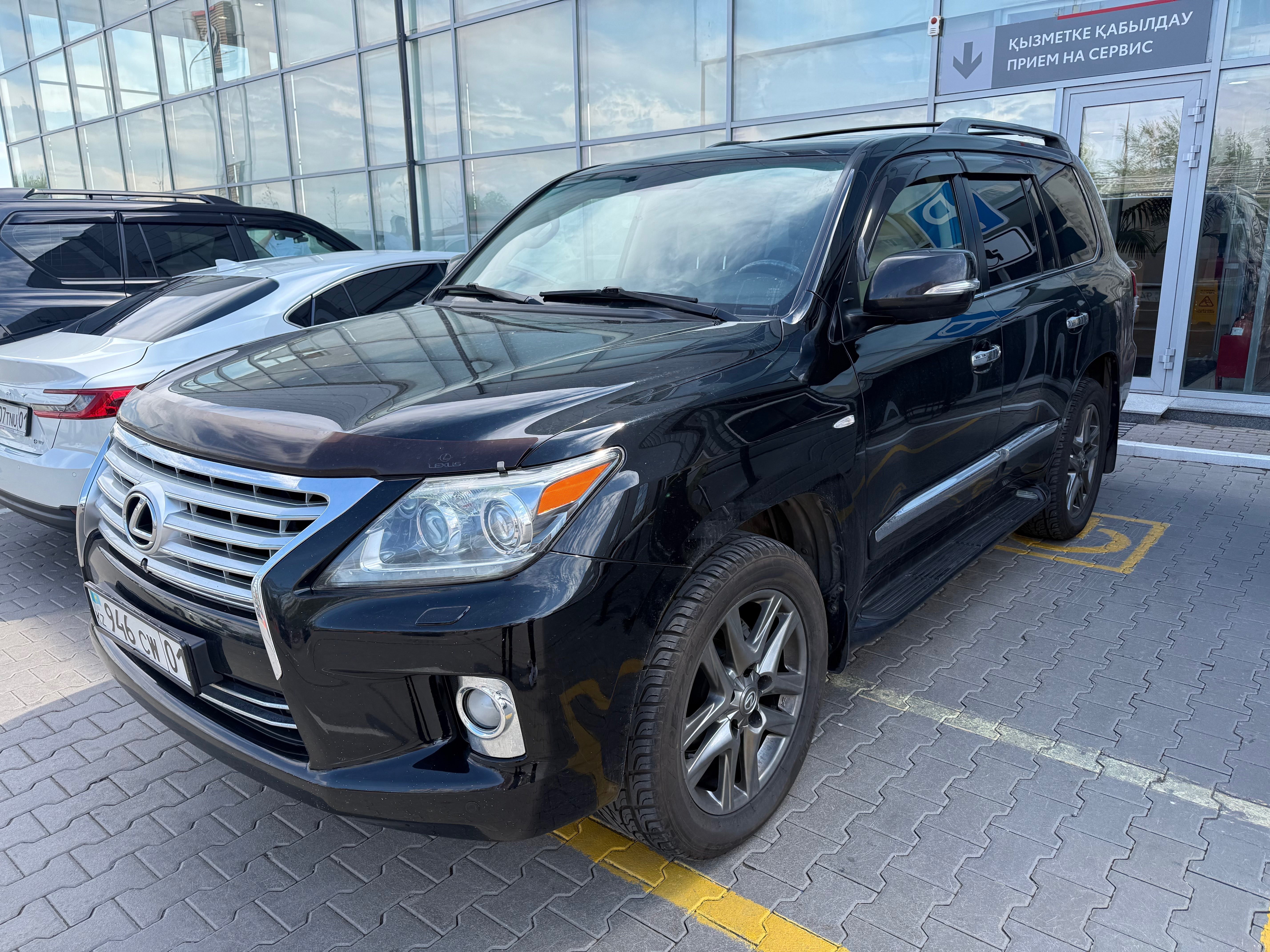 Lexus LX 2011