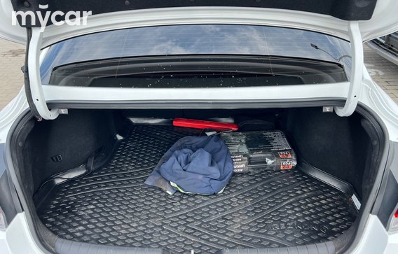Hyundai Elantra 2024