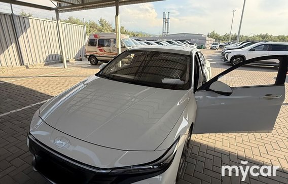 Hyundai Elantra 2024