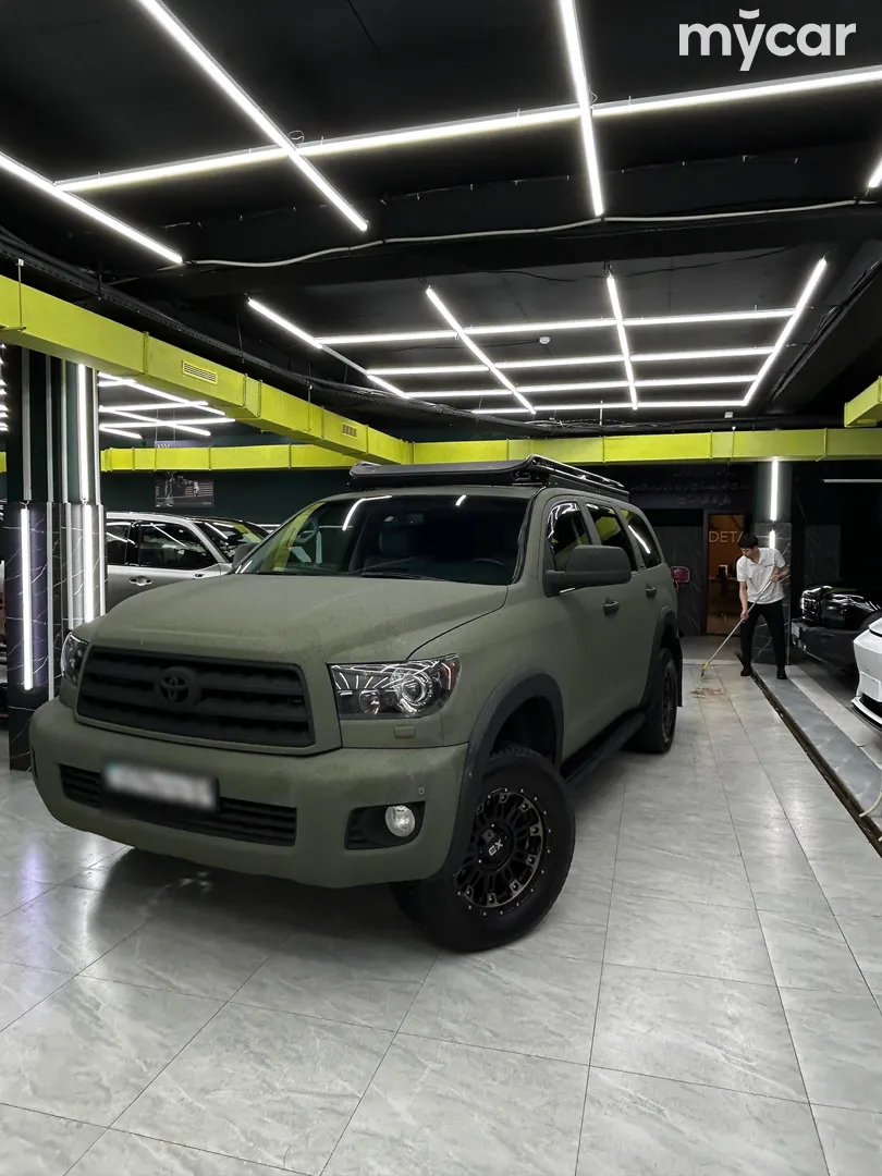 Toyota Sequoia, 2012