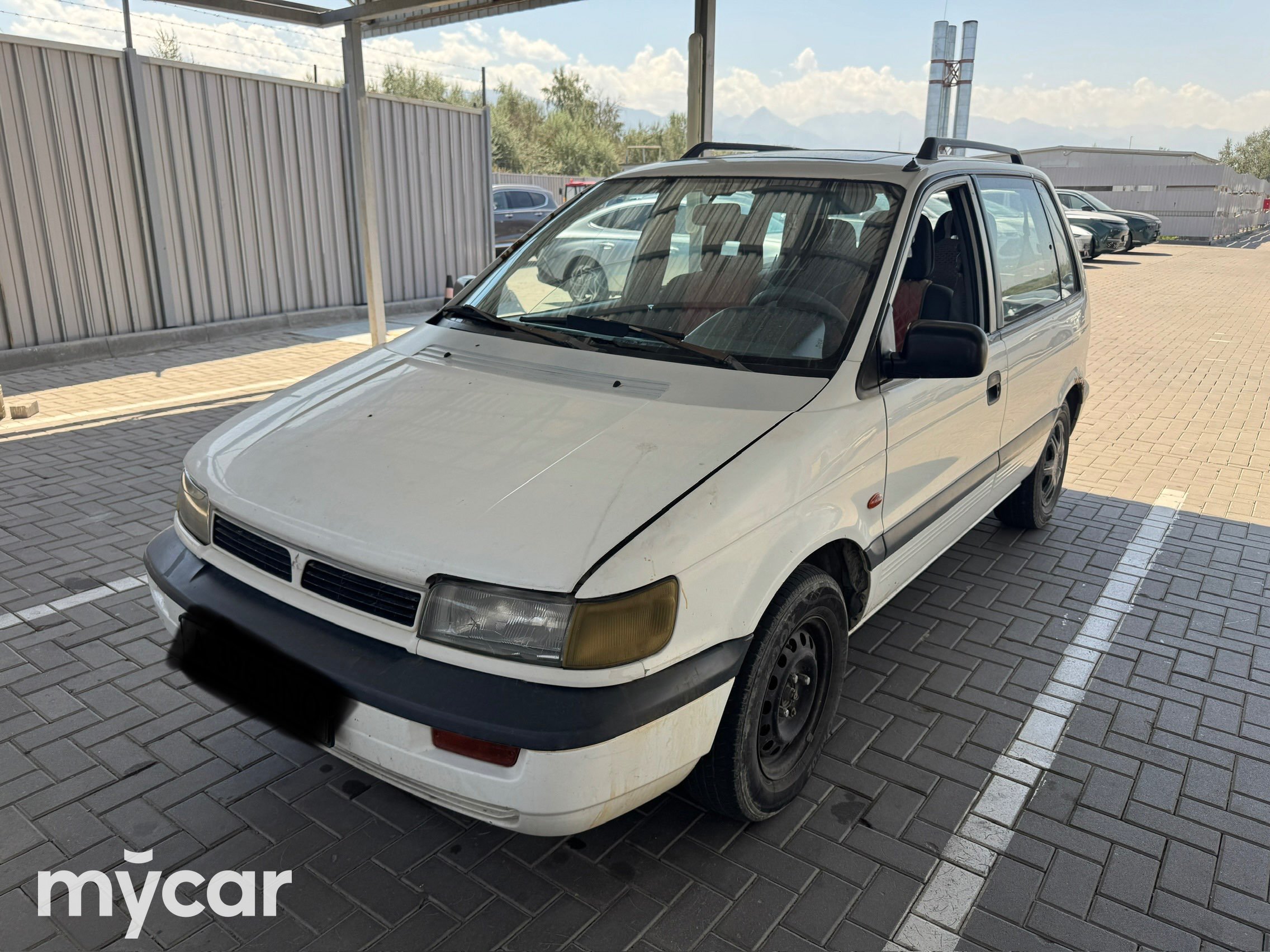 Mitsubishi Space Runner, 1995