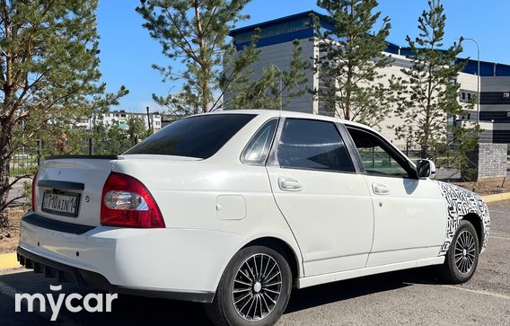 LADA Priora 2012